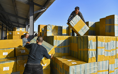 新疆巴克圖口岸新春外貿迎來“開門紅”，運輸貨物打包服務助力貿易暢通