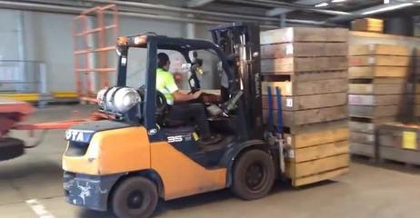 貨車司機的福音 自動化叉車解放運輸裝卸環節