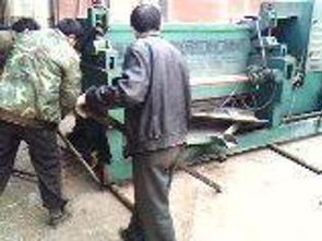 深圳市大眾搬廠裝卸設備搬運現場與運輸貨物打包服務